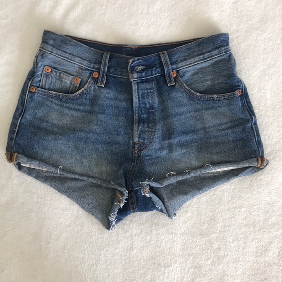 Levis Shorts - Picture 3 of 3